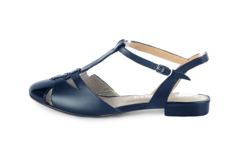 French elegance and refinement for these navy blue dress open back T-strap shoes, 
                available in many subtle leather and colour combinations. This charming flat salomé will nicely replace a more conventional ballerina.
Absolute comfort and singularity for this favorite model !  
                Matching clutches for parties, ceremonies and weddings.   
                You can customize these shoes to perfectly match your tastes or needs, and have a unique model.  
                Choice of leathers, colours, knots and heels. 
                Wide range of materials and shades carefully chosen.  
                Rich collection of flat, low, mid and high heels.  
                Small and large shoe sizes - Florence KOOIJMAN